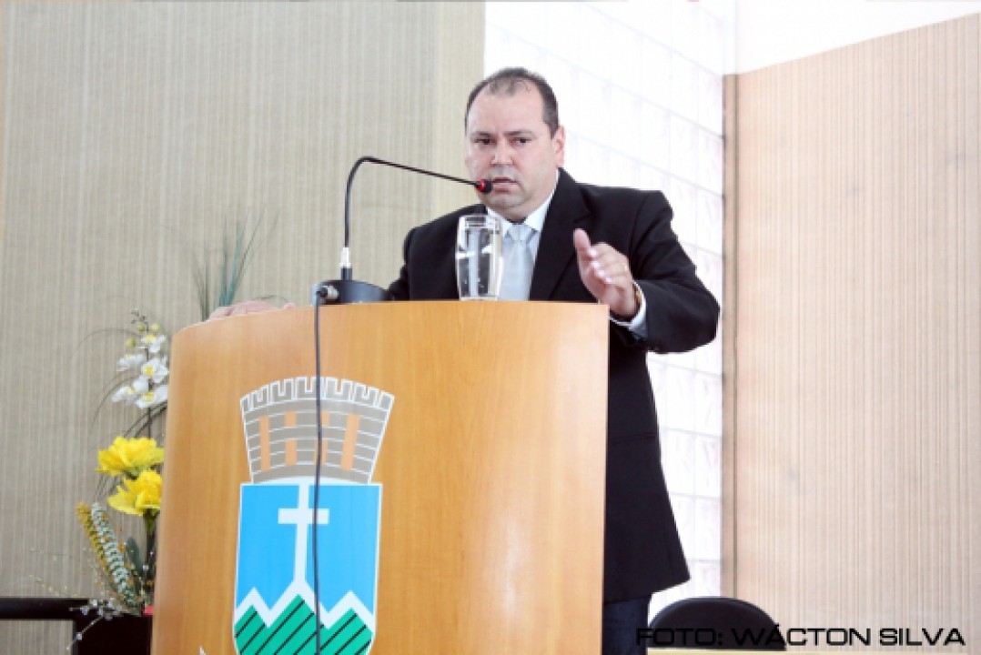 Entrega de títulos: Antônio da Silva, Dr. Marlos César , João Eudis, Edi Carlos e Carlos Eloy