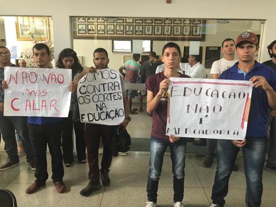 CORTE NA EDUCAÇÃO E O IMPACTO PARA A SOCIEDADE FORAM TEMAS NA SESSÃO DESTA QUINTA-FEIRA (16)