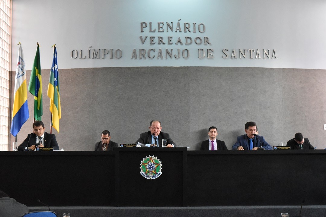 Vereadores aprovam por unanimidade Projeto de Lei nº 01/2018, de autoria do Poder Executivo, que concede reajuste salarial aos profissionais do magistério